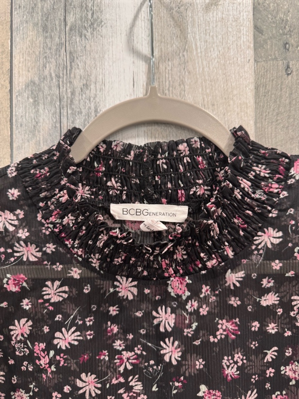 BCBGeneration Black Sheer Floral Ruffle Neck Blouse Sz. M - Picture 4 of 10